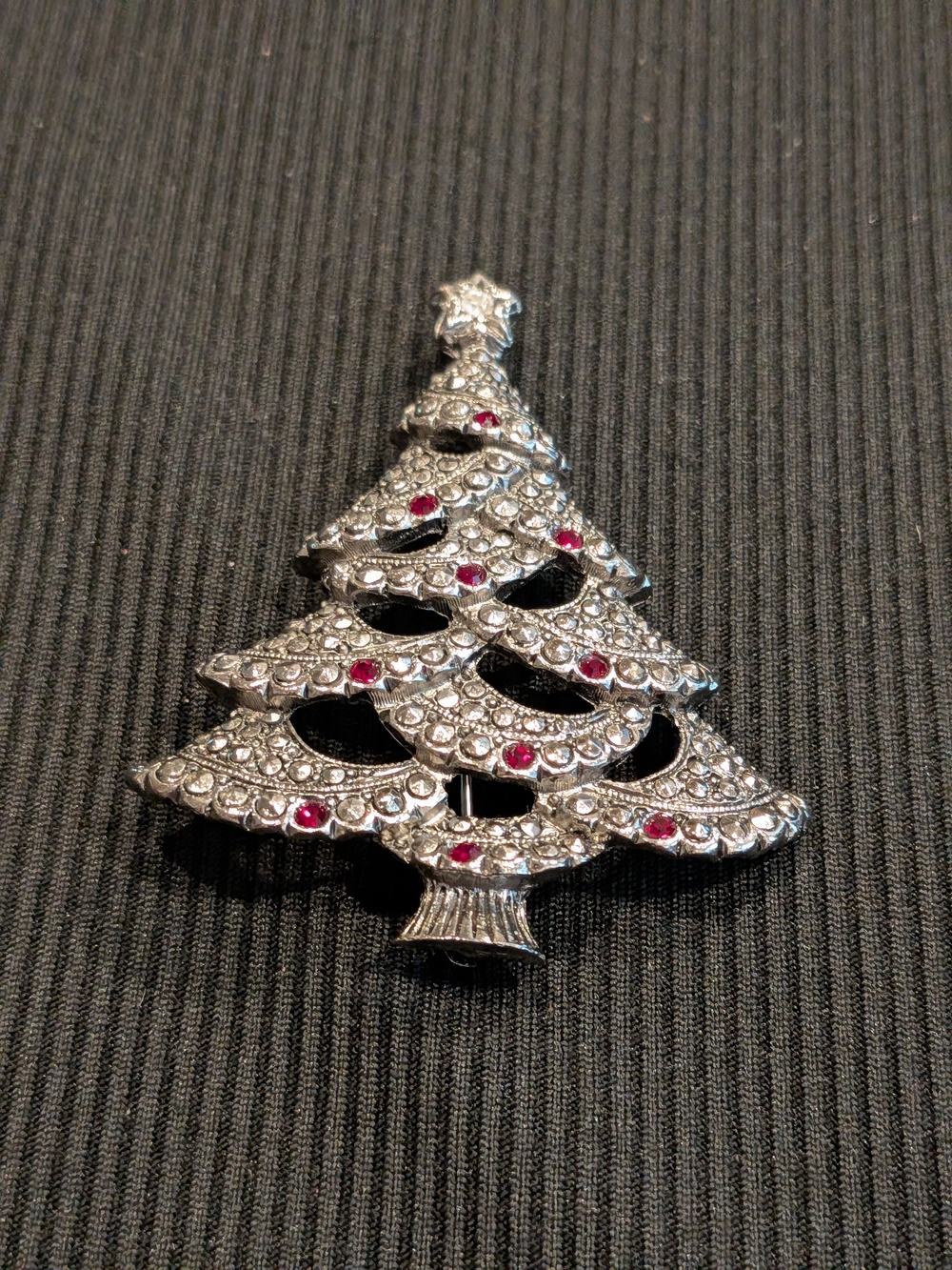 B#4: Avon Vintage 1990sChristmas Tree  With Marcasite & Rhinestone Brooch